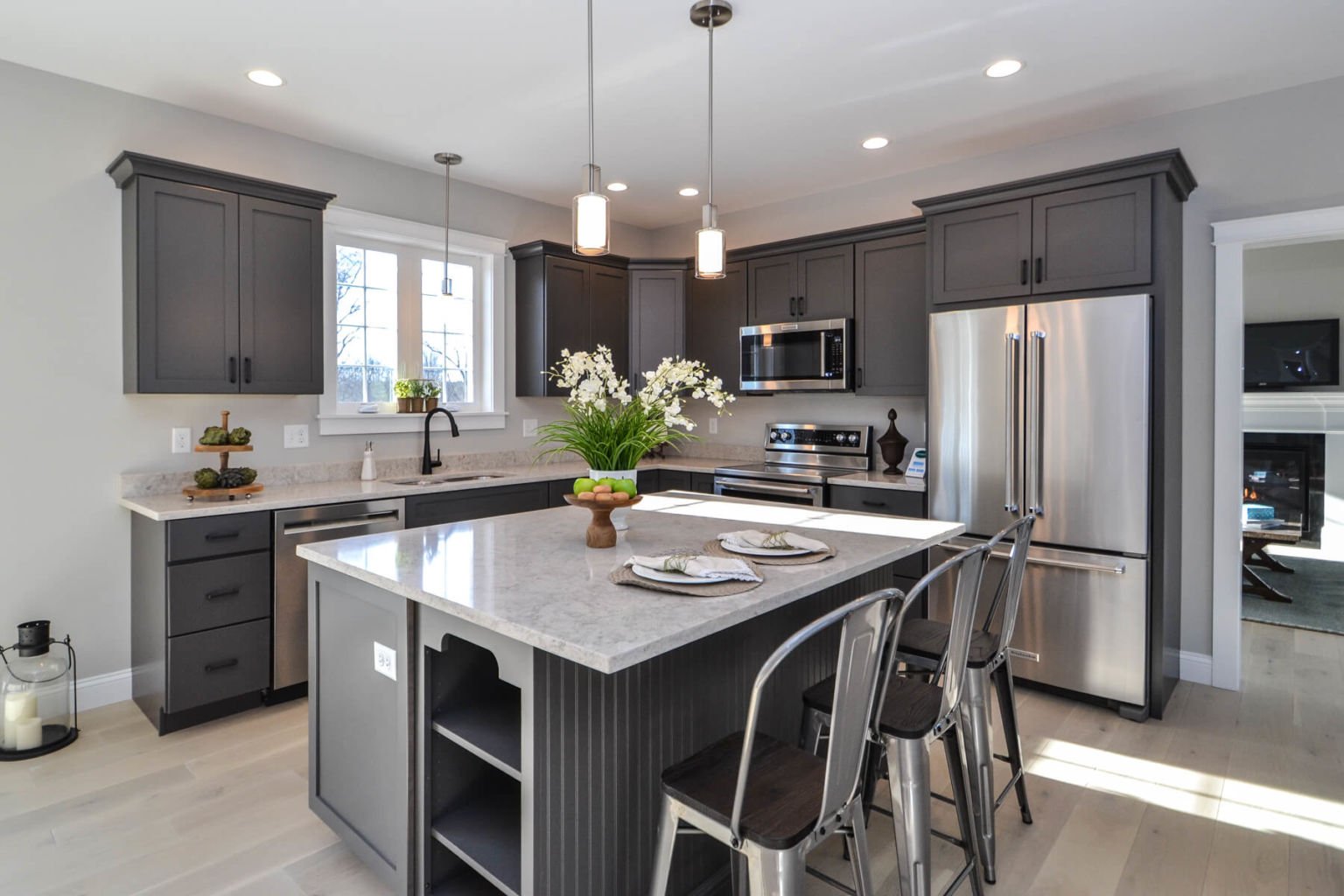 How to Accent a Neutral Color Scheme with Pops of Color